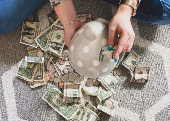 emergency fund saving money