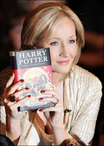 Harry Potter Writer Cashes In On eBooks